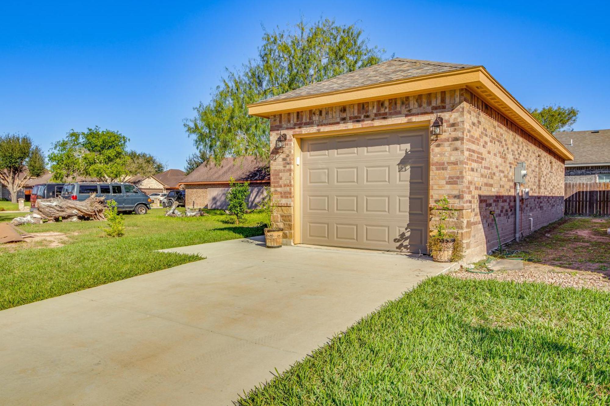 Pet-Friendly Brownsville Apartment With Yard! Exterior photo